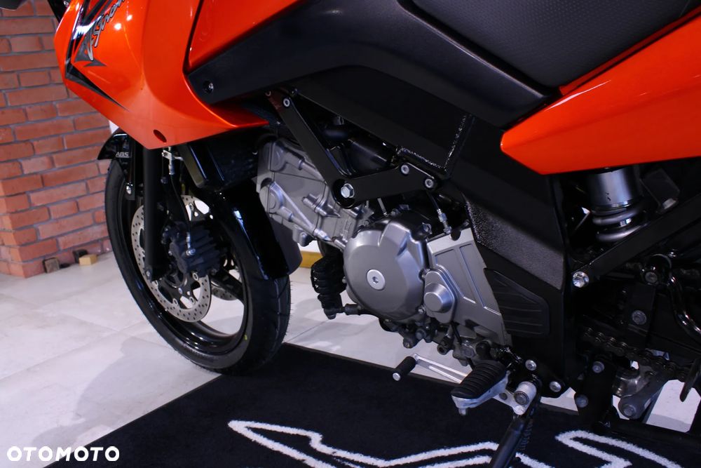 Suzuki DL - 28