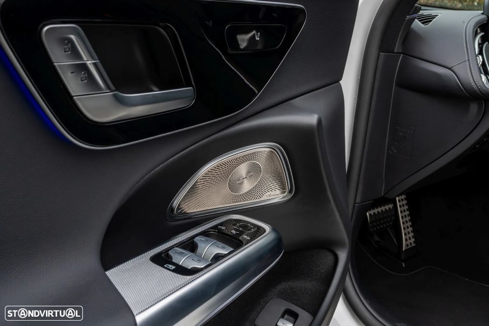 Mercedes-Benz E 300 e 4Matic 9G-TRONIC - 33