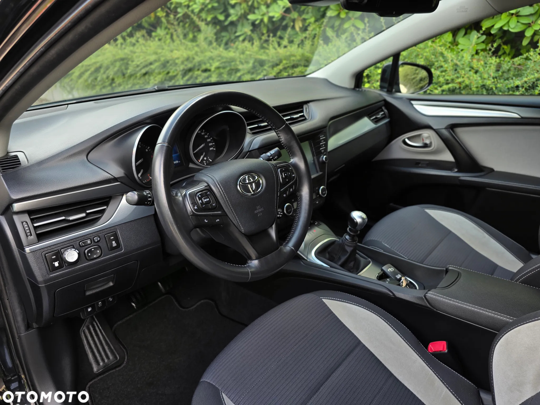 Toyota Avensis Touring Sports 1.8 Team Deutschland - 19