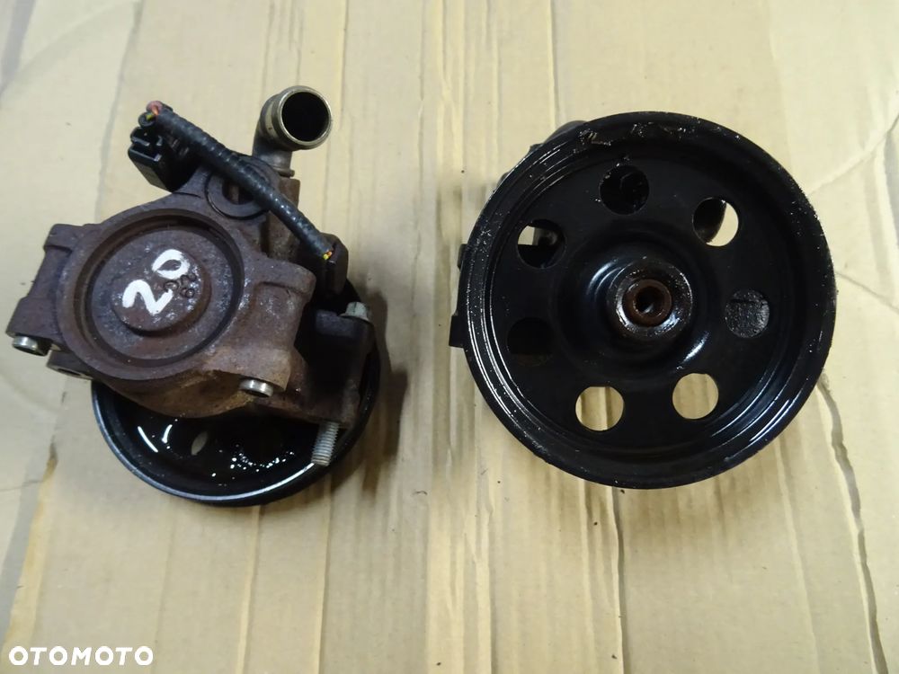 FORD MAVERICK ESCAPE 2,0 124 KM pompa wspomagania oryginal czesci rozne