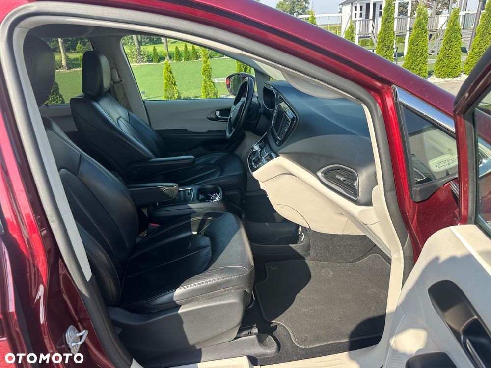 Chrysler Pacifica - 28
