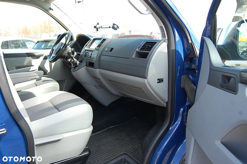 Volkswagen Caravelle - 21