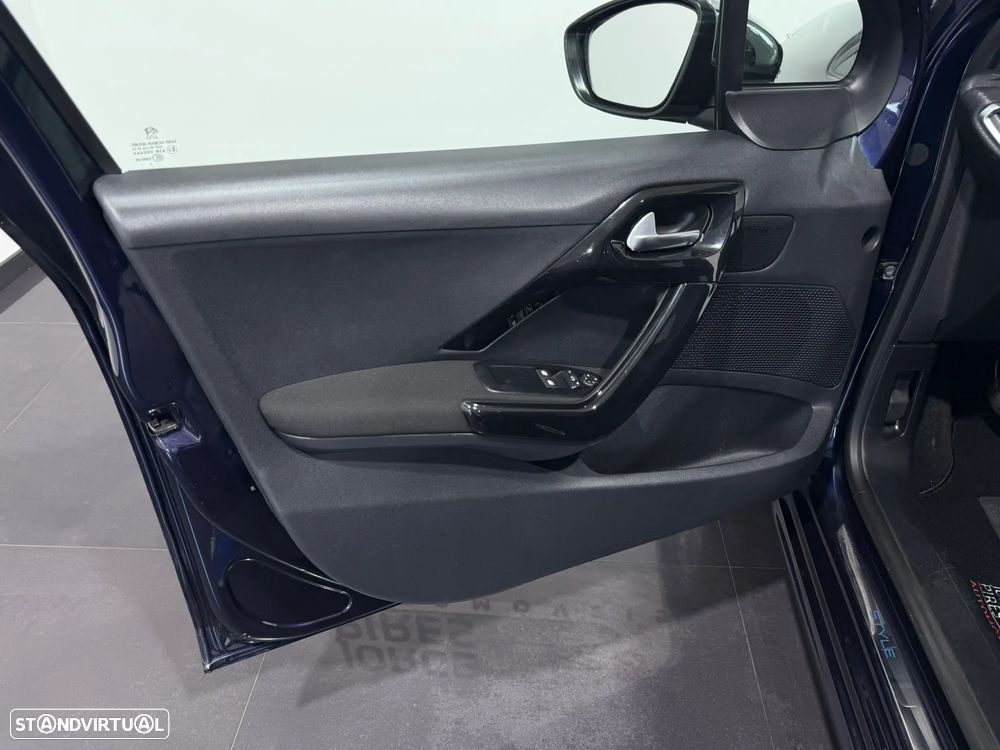 Peugeot 208 1.2 PureTech Style - 19