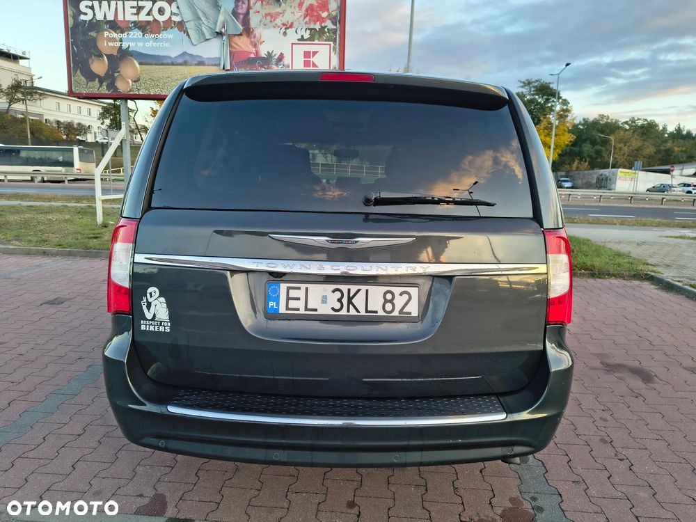 Chrysler Town & Country - 3