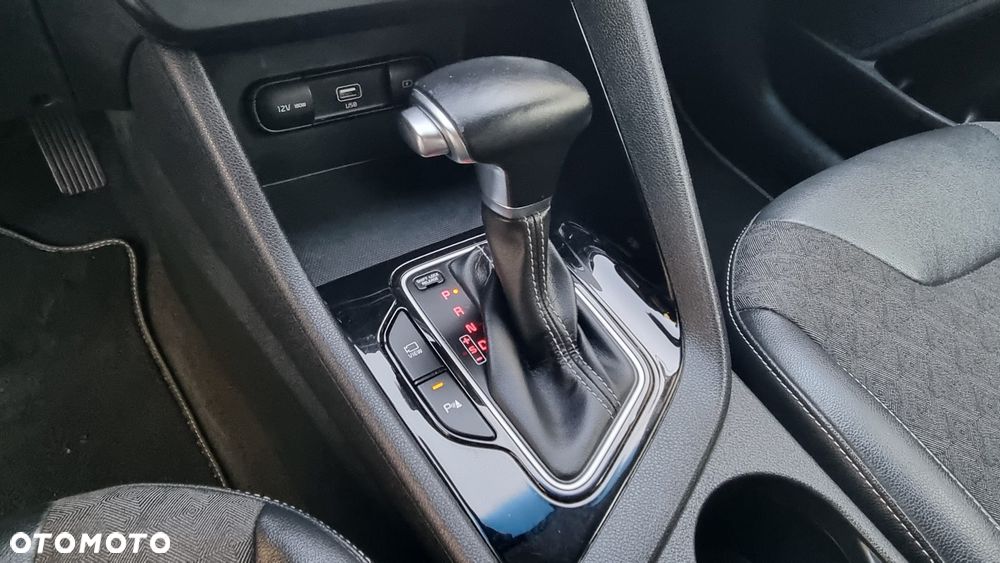 Kia Niro 1.6 GDI Hybrid L Business Line - 24