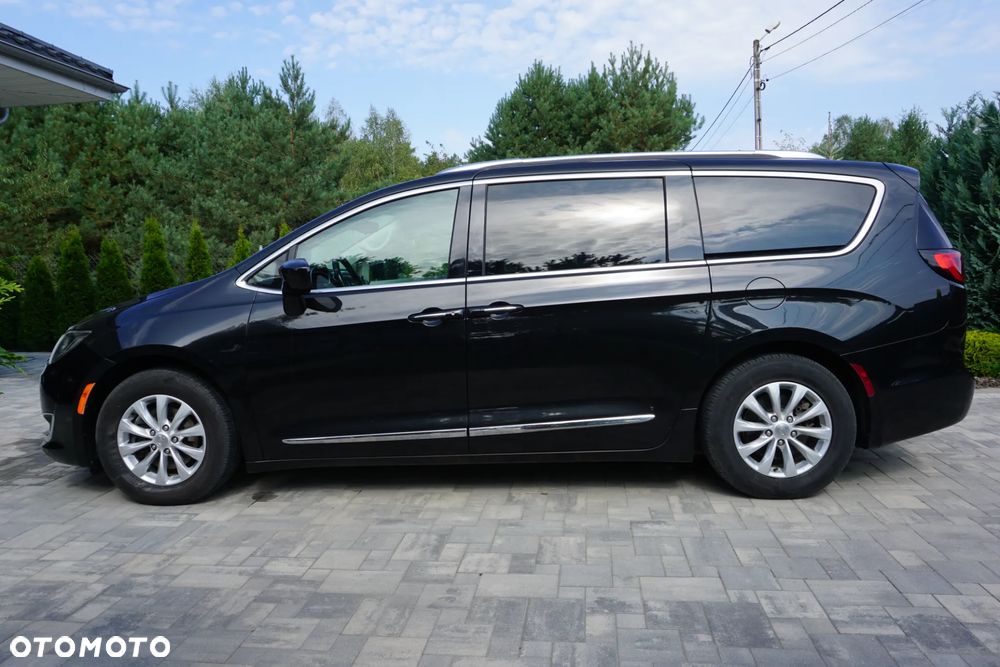 Chrysler Pacifica - 5