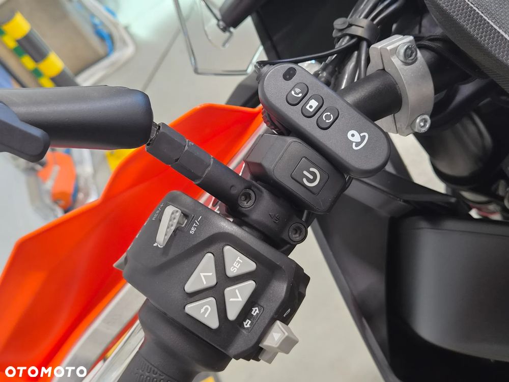 KTM Adventure 890 - 16