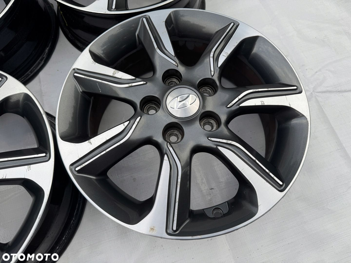 Felgi Hyundai 5x114,3 6J 16" ET51 575 - 6