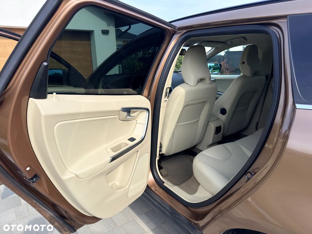 Volvo XC 60 2.4D AWD - 11