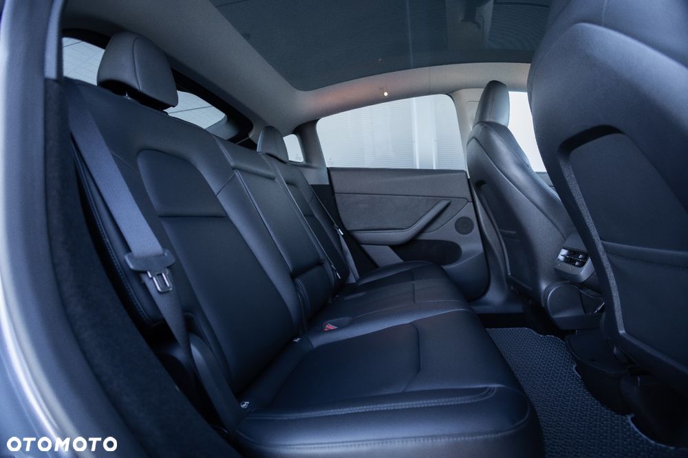 Tesla Y Long Range AWD - 20
