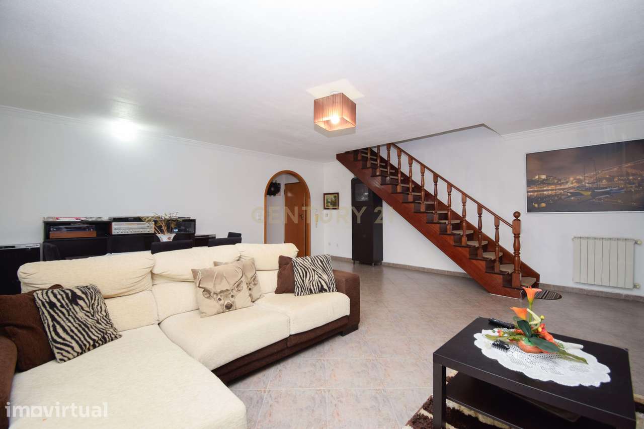 T3 Duplex 116m no Carregado em urbanização tranquila com acesso direto - Grande imagem: 5/29
