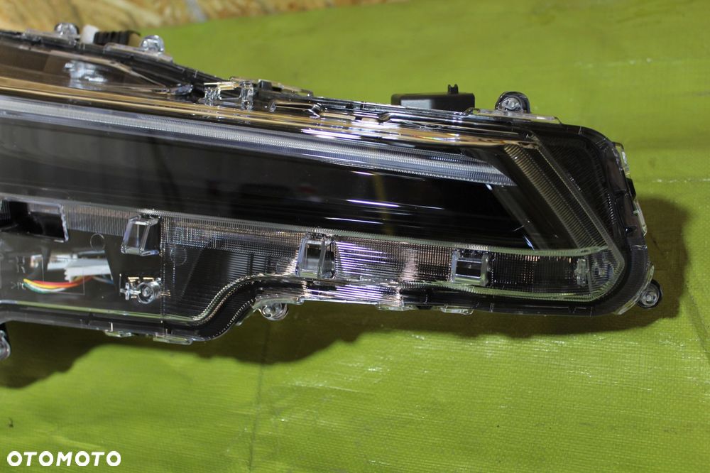 Lampa Przód Toyota Corolla E21 Kombi H/B Full Led po 2022r. 81110-02X10 - 2