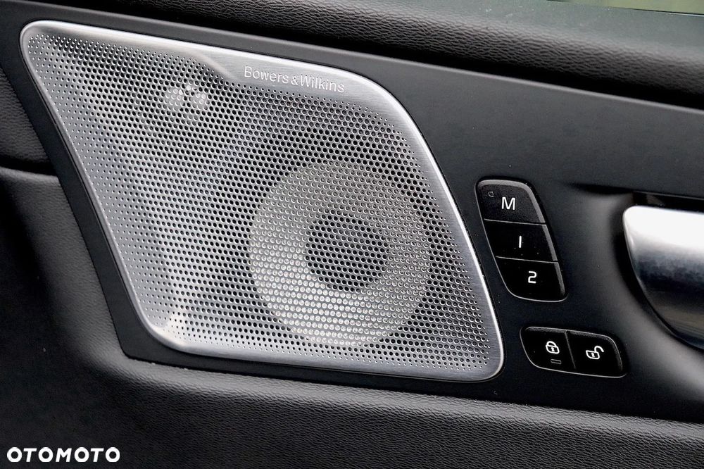 Volvo XC 60 B5 B AWD Ultra Black Edition - 17