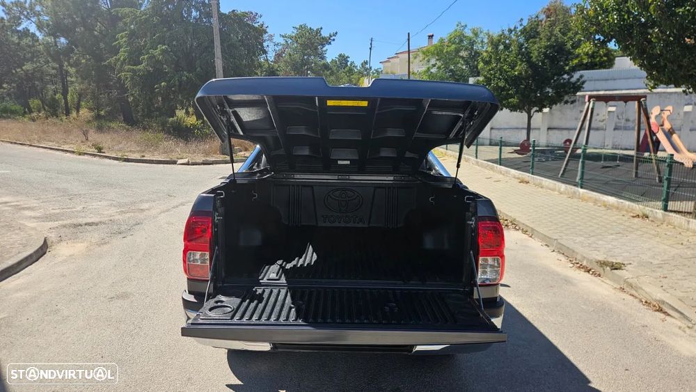 Toyota Hilux 2.4 D-4D 2WD CD Tracker - 2