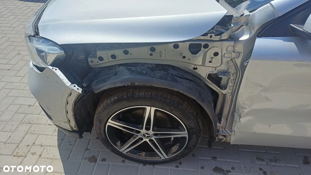 Mercedes-Benz GLA 220 d 4Matic 7G-DCT StreetStyle - 4