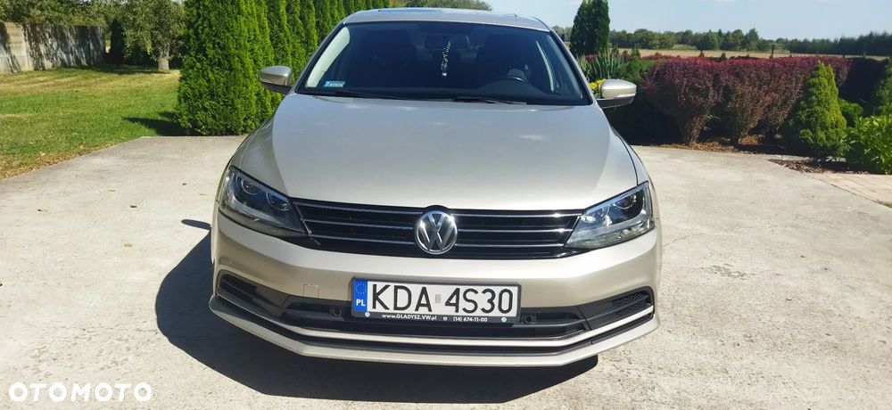 Volkswagen Jetta - 1