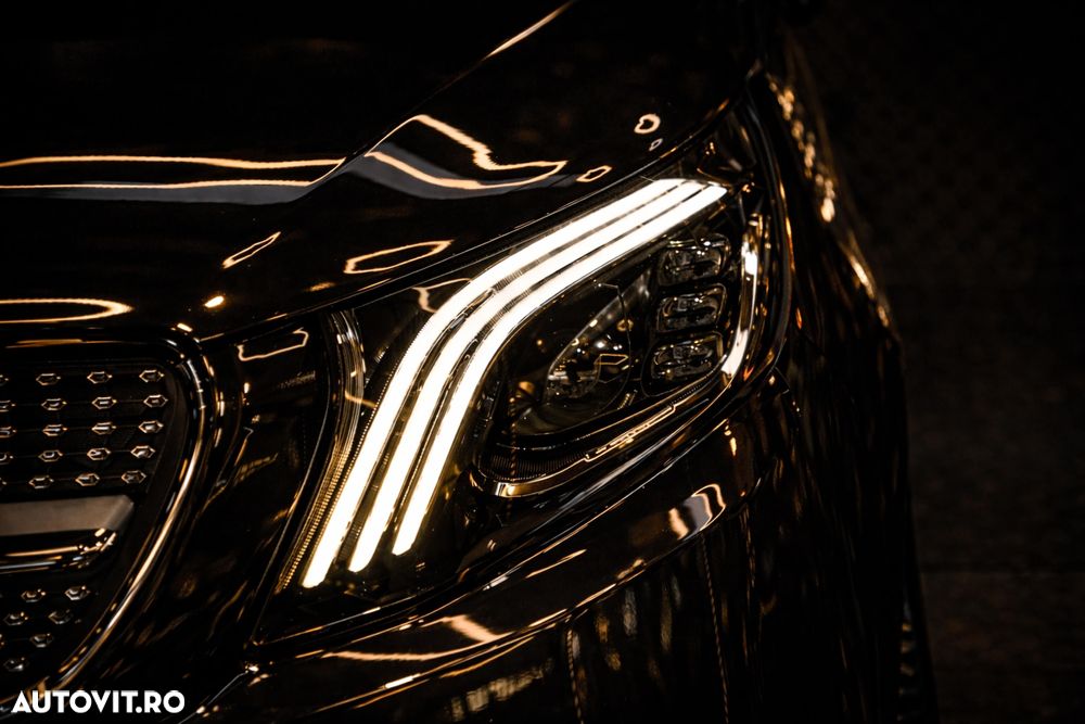 Mercedes-Benz V - 12