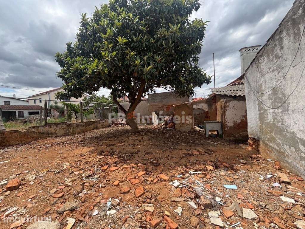 Duas moradias para recuperar com espaço exterior - Botequim, Torres... - Grande imagem: 4/17