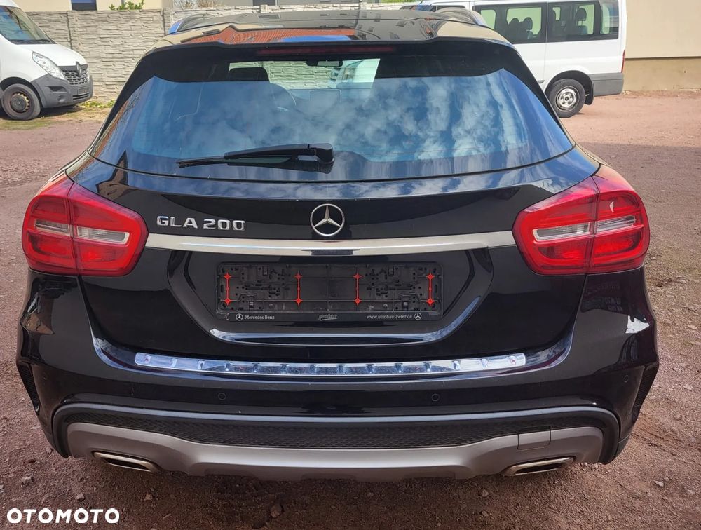 Mercedes-Benz GLA 200 AMG Line - 2