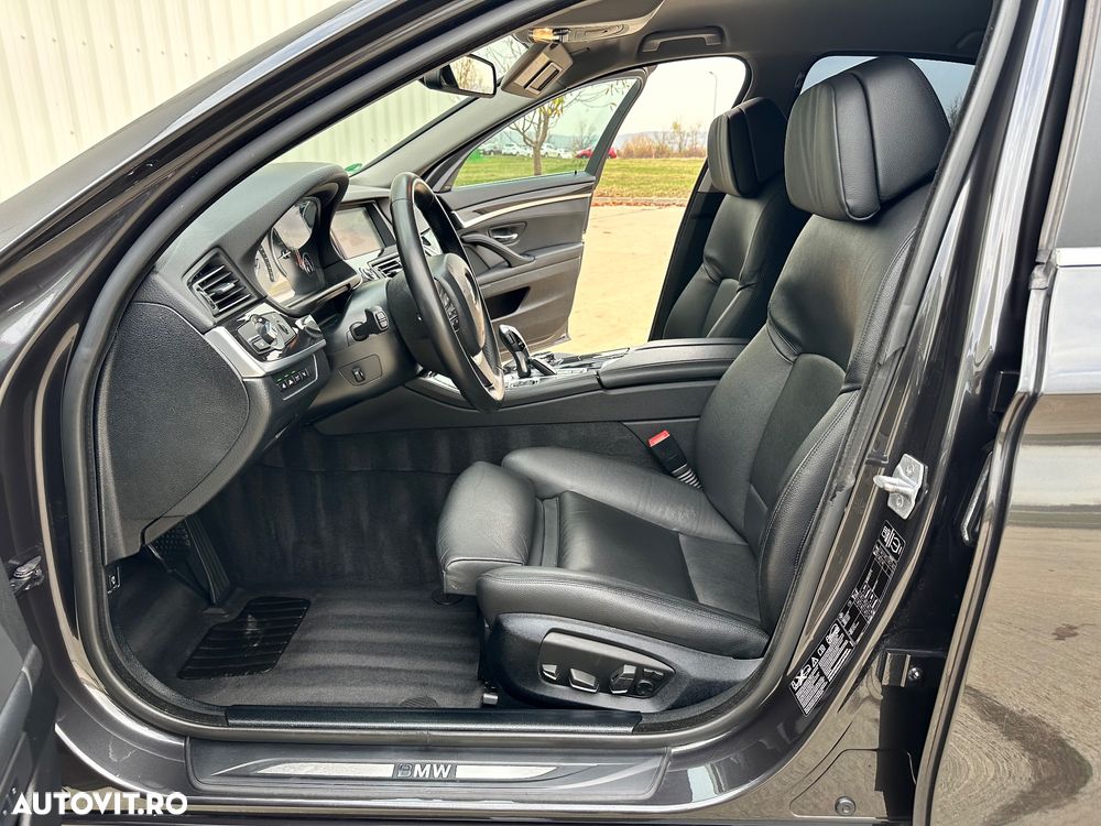 BMW Seria 5 530d xDrive Touring Sport-Aut. Luxury Line - 32
