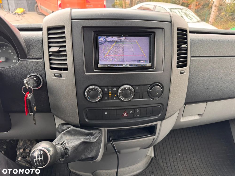 Volkswagen CRAFTER ŚREDNI PO LIFTOWY KLIMATYZACJA - 33