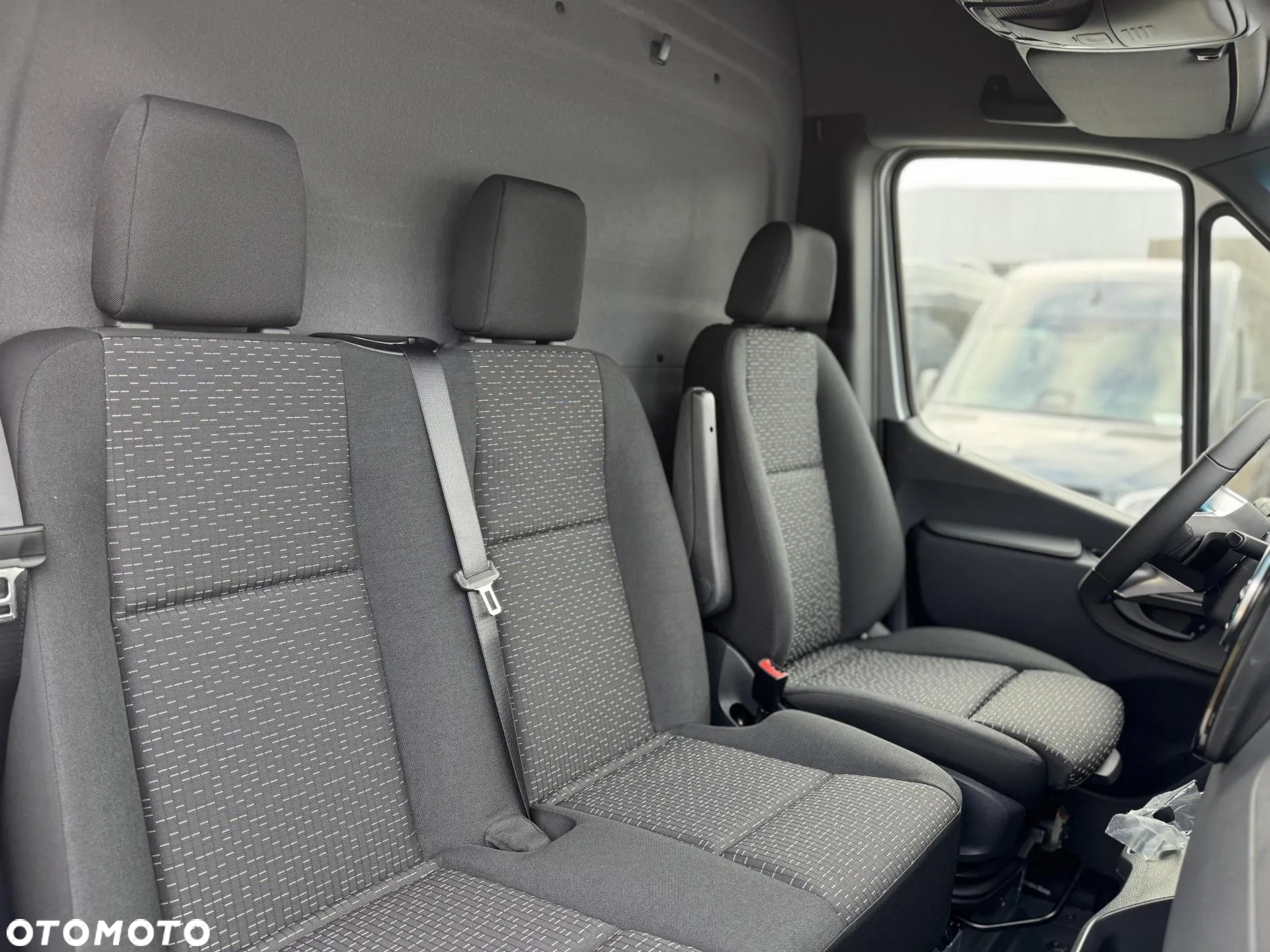 Mercedes-Benz Sprinter - 11