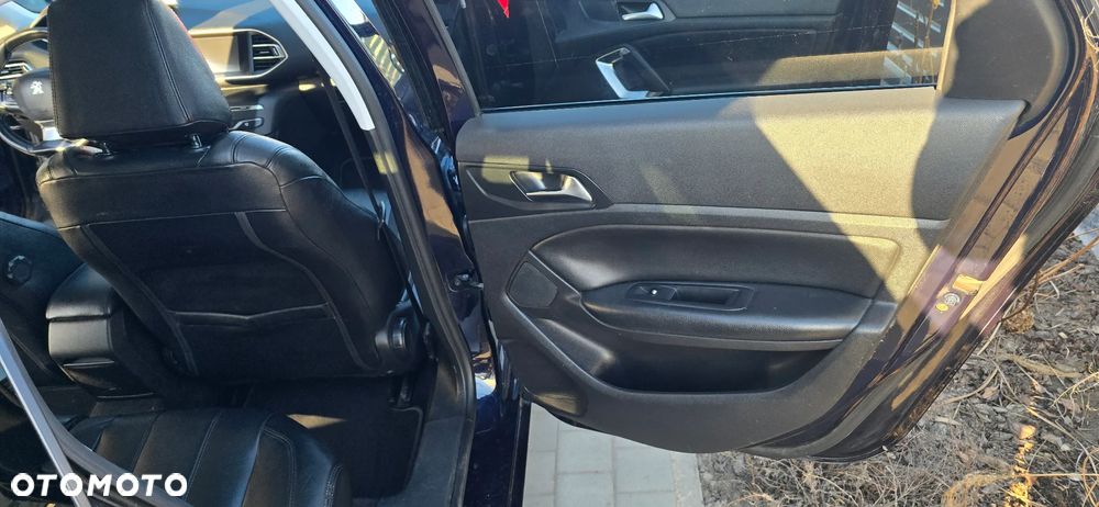 Peugeot 308 BlueHDi FAP 150 Stop&Start Automatik Allure - 21