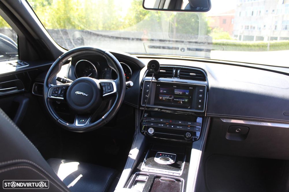 Jaguar F-Pace 2.0 i4D R-Sport AWD Aut. - 8