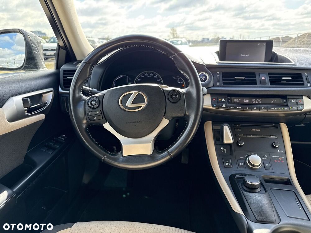 Lexus CT - 12