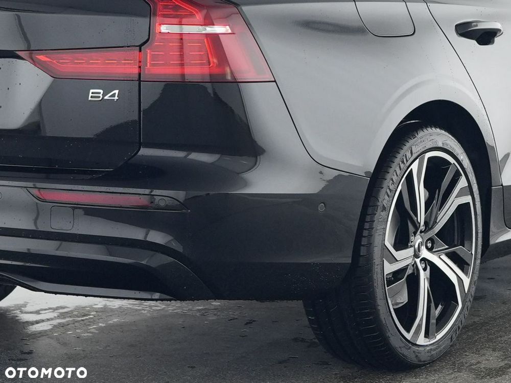 Volvo V60 B4 B DKG Ultra Dark - 11