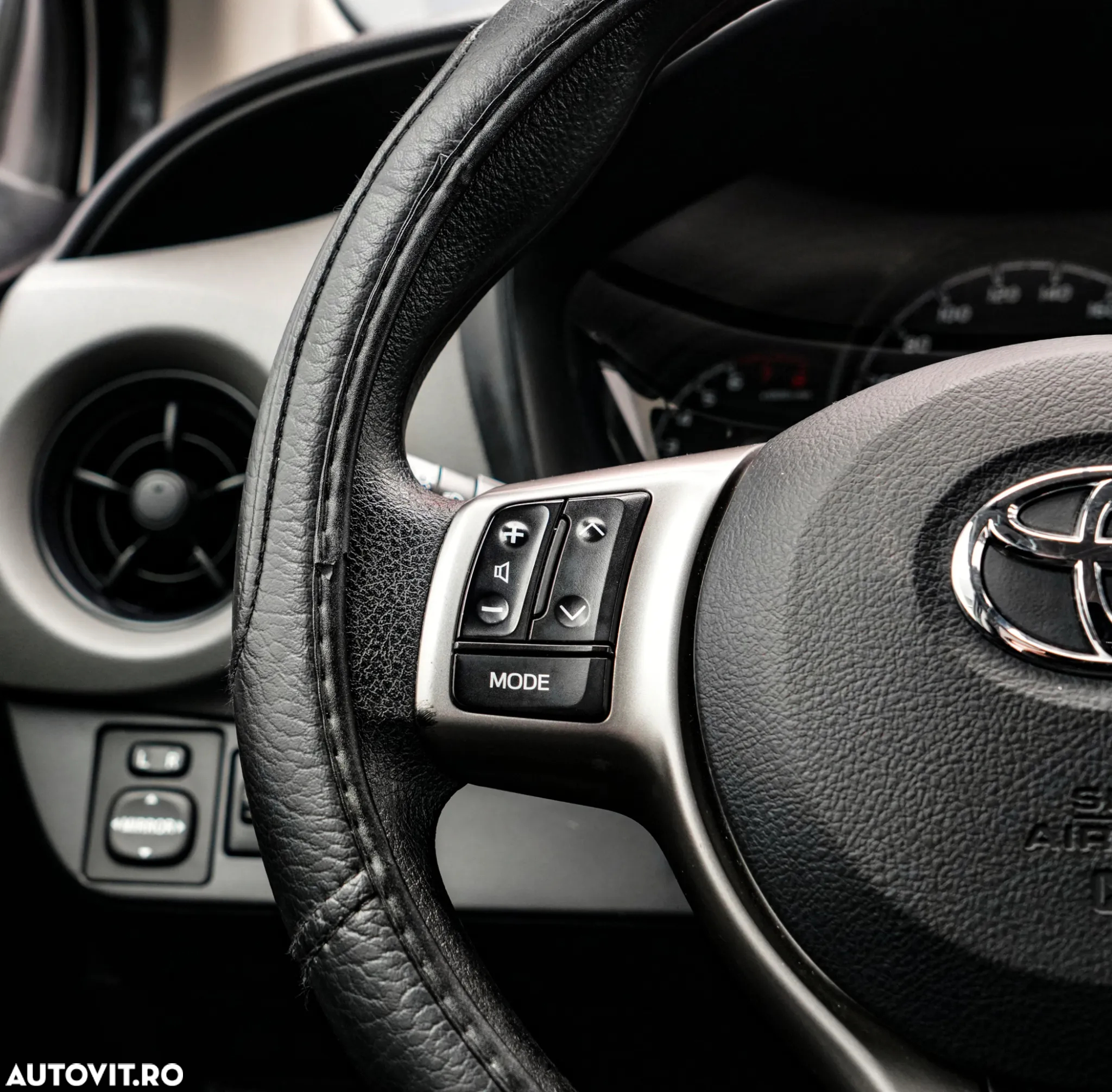 Toyota Yaris 1.0 L Eco - 26