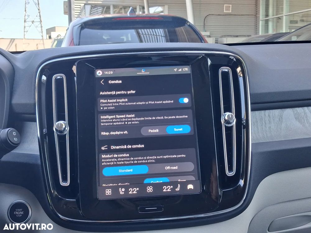 Volvo XC 40 B3 AT FWD MHEV Plus Dark - 24