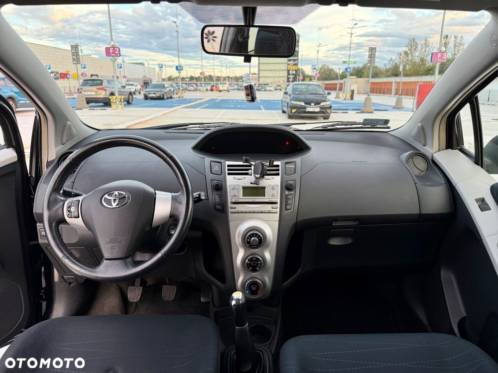 Toyota Yaris 1.3 Sol - 11