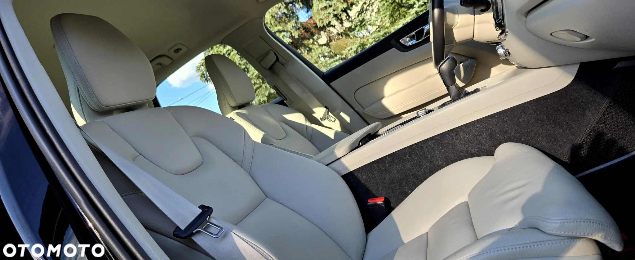 Volvo XC 60 D4 Momentum Pro - 12