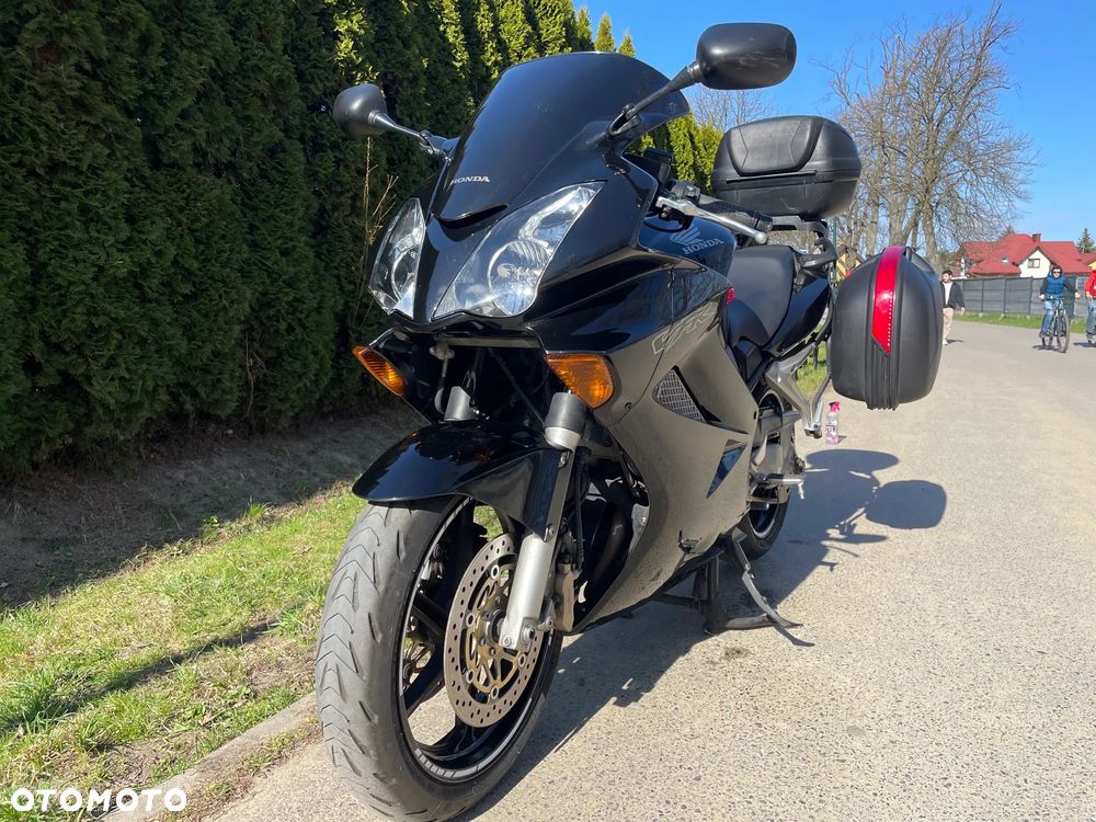 Honda VFR - 4