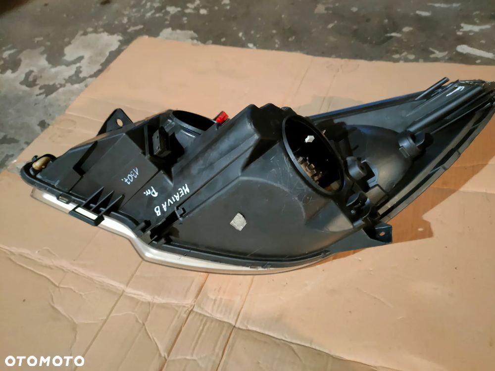 Lampa Meriva B prawa europa - 7