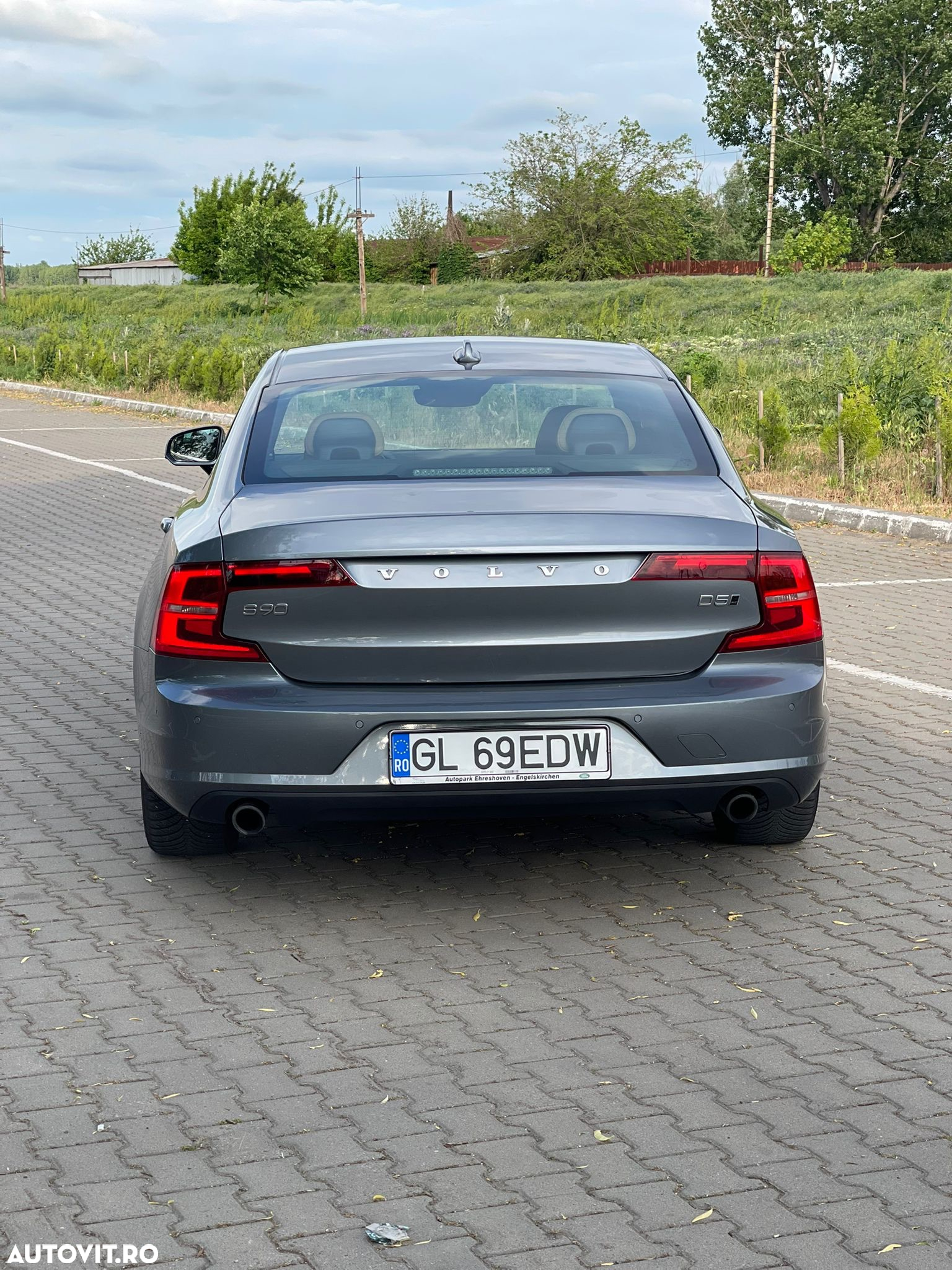Volvo S90 D5 AWD Geartronic Momentum Pro - 4
