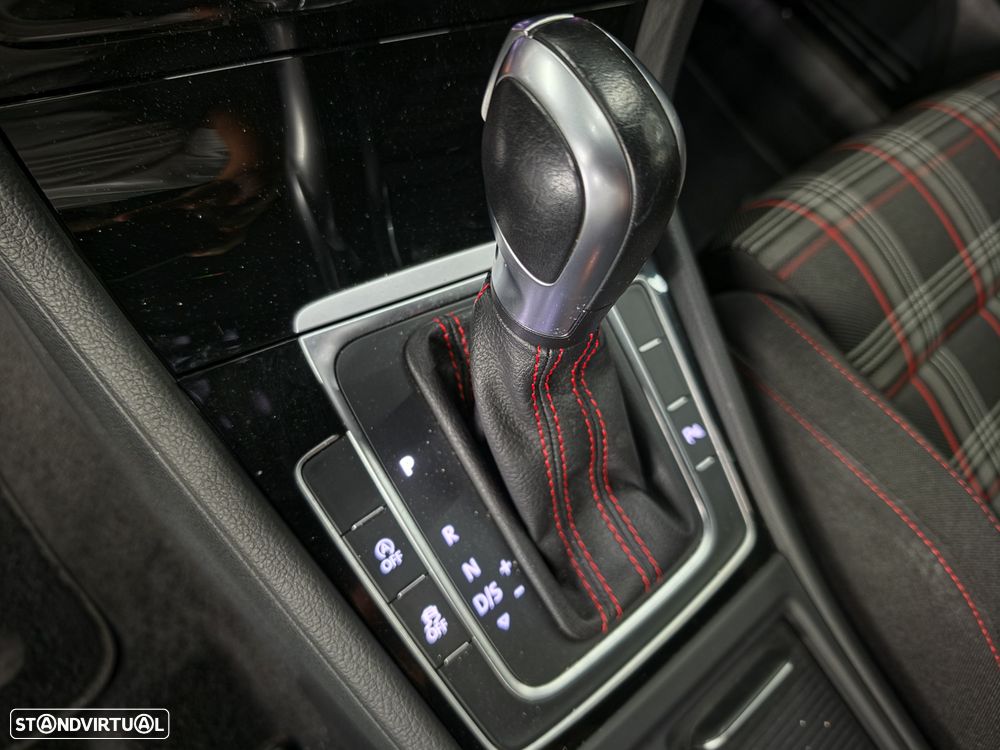 VW Golf 2.0 TSI GTI DSG Performance - 16
