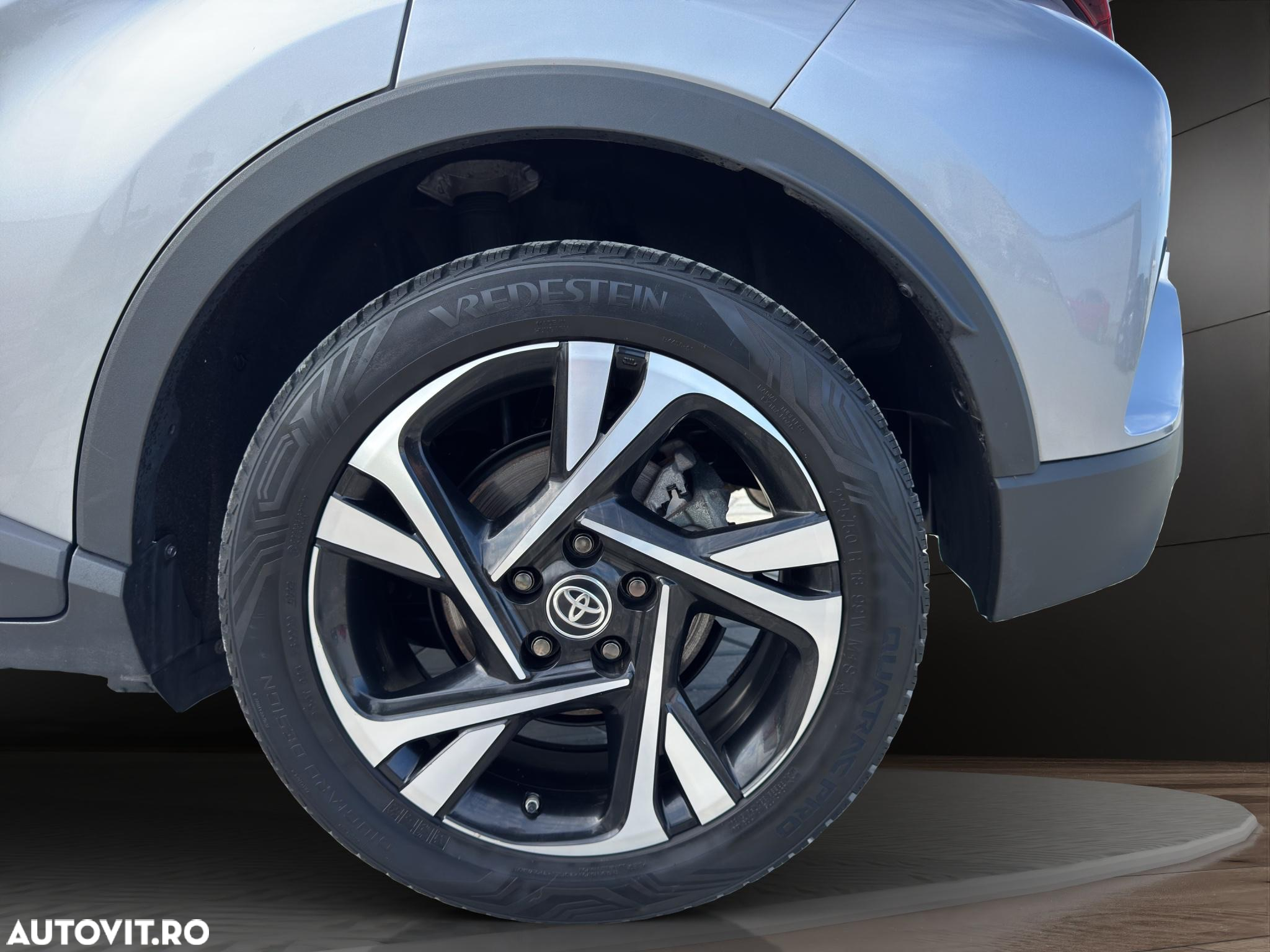 Toyota C-HR Hybrid Club - 24