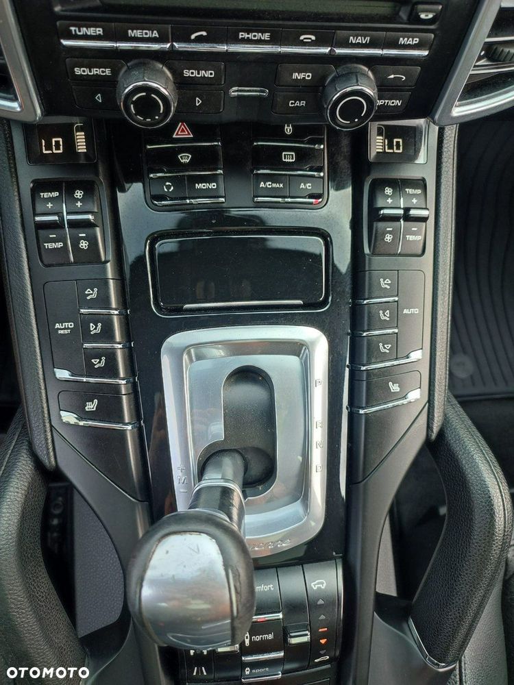 Porsche Cayenne - 15