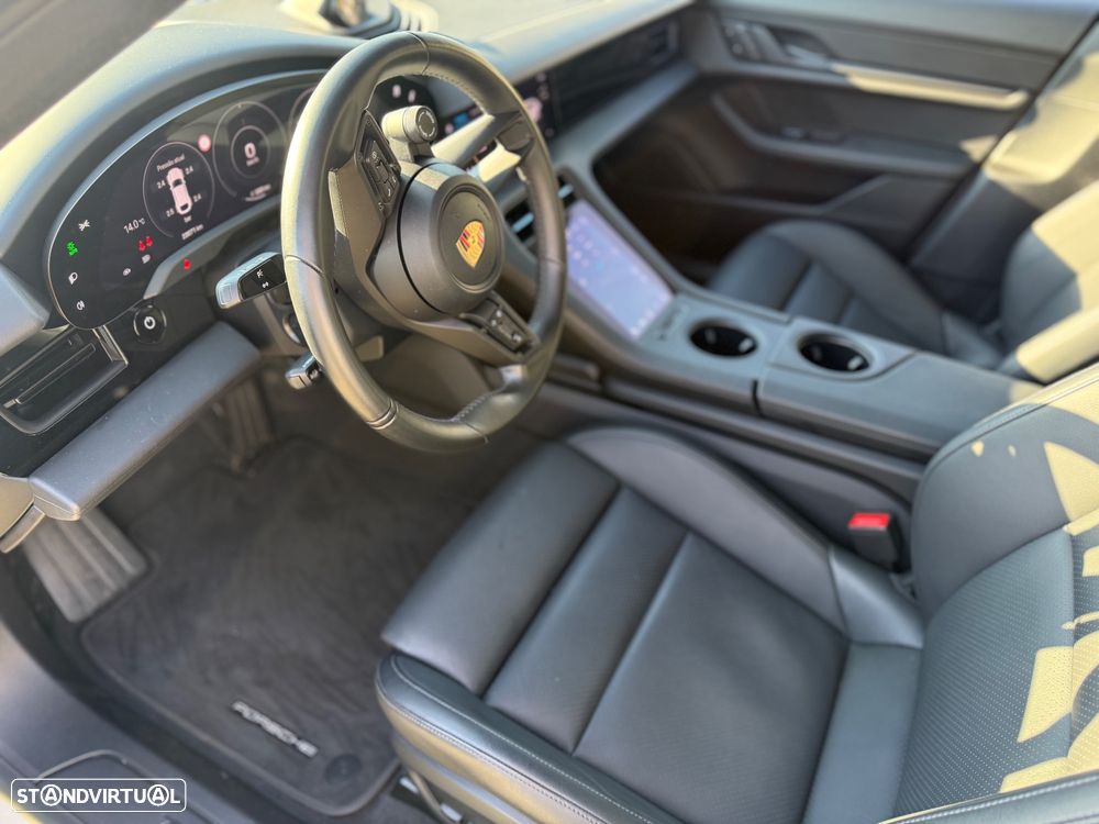 Porsche Taycan Cross Turismo 4 - 14