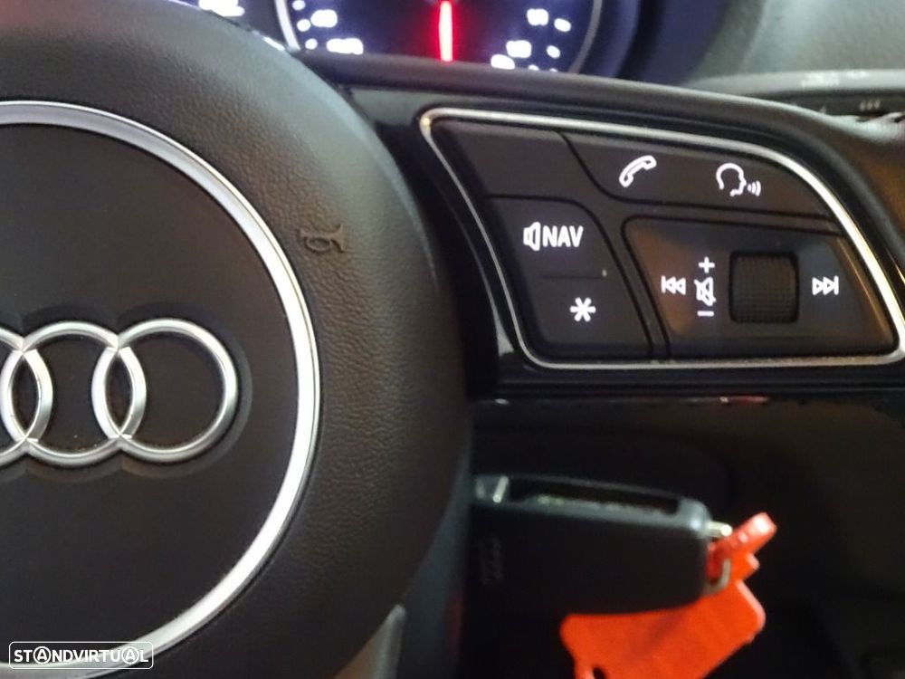 Audi A3 Limousine 30 TDI - 18