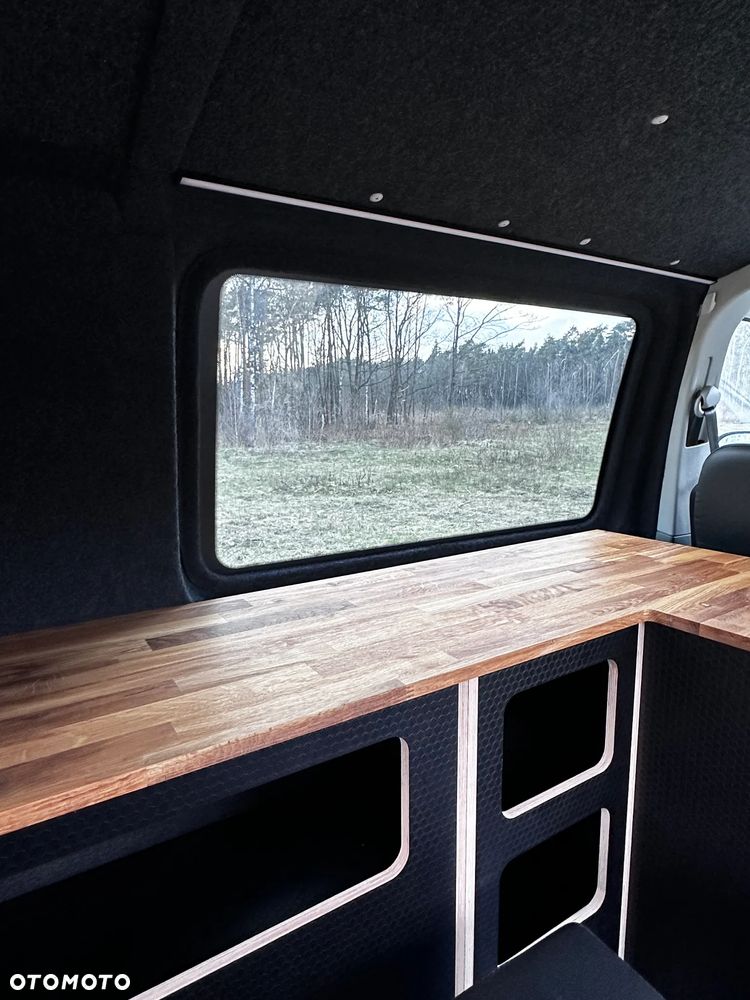 Volkswagen Kampervan T5 LONG - 10