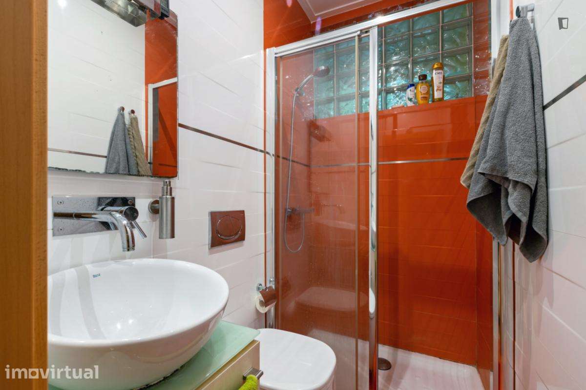 Quarto - localizado em São Sebastião Lisbon - Grande imagem: 4/21