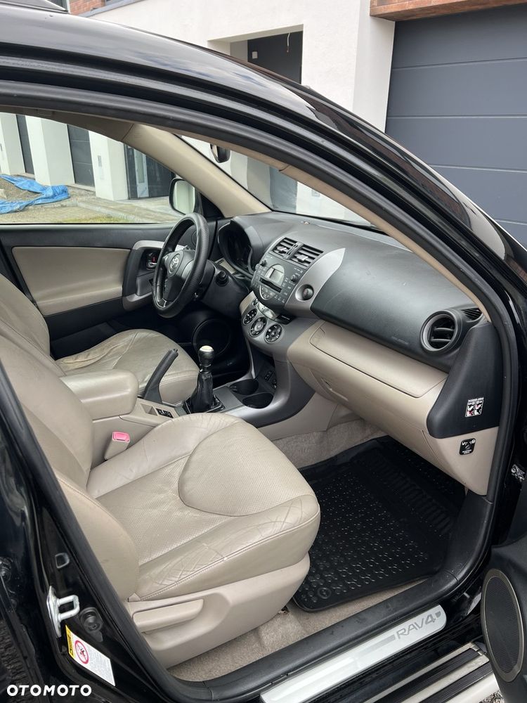 Toyota RAV4 2.2 D-4D Sol 180 - 15