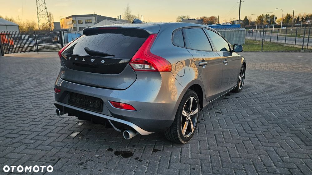 Volvo V40 D2 Drive-E R-Design Momentum - 9