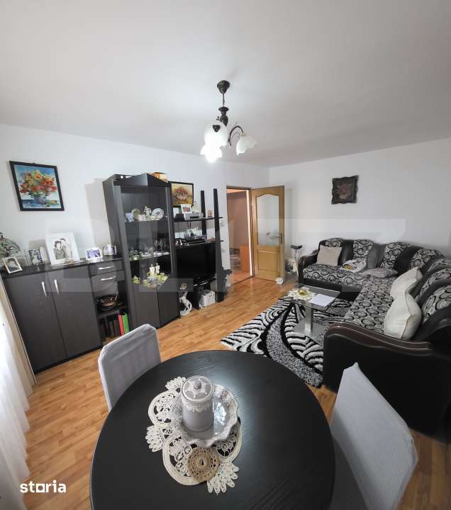 Apartament spatios, de vanzare, cu 4 camere, zona Han — fotografia 1