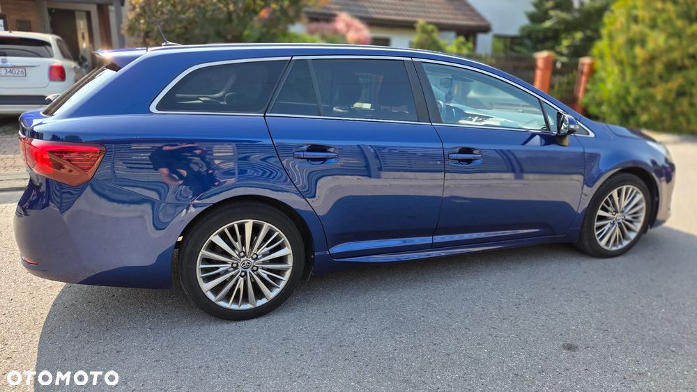 Toyota Avensis 2.0 Selection MS - 3