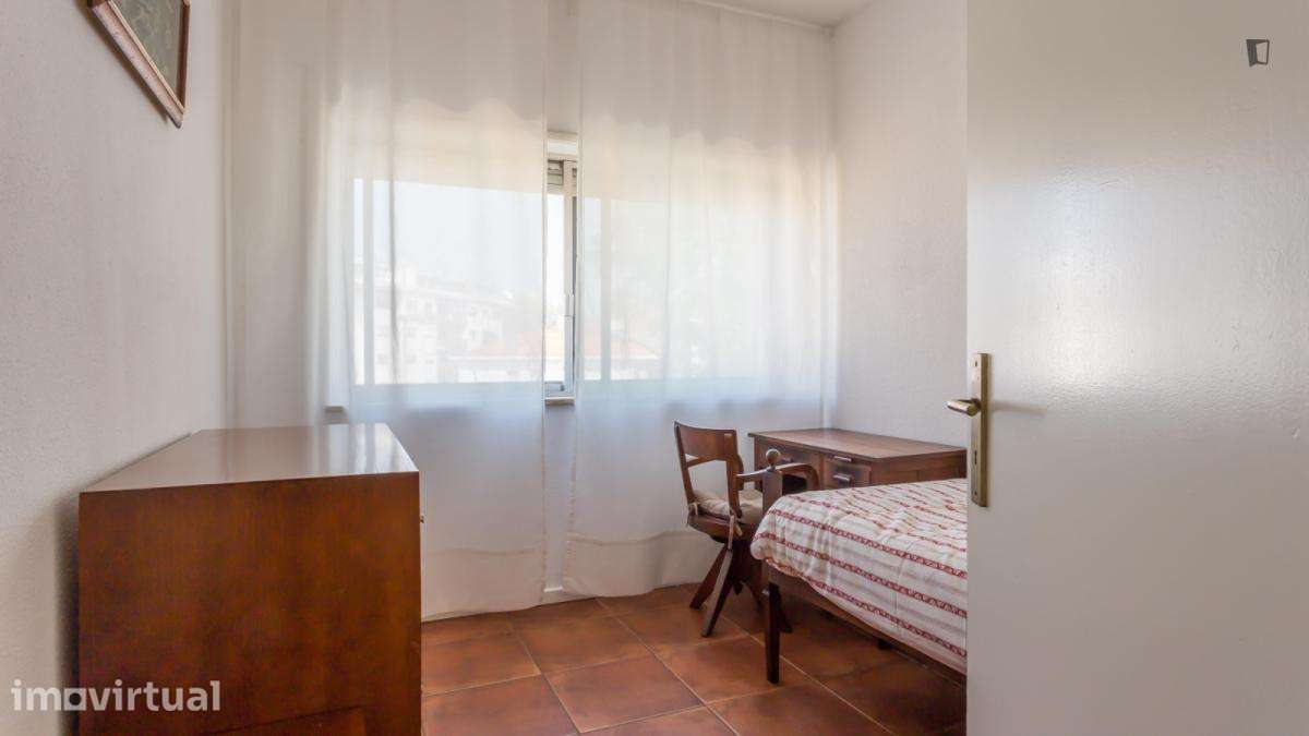 Quarto - localizado em Ramalde Porto - Grande imagem: 3/26