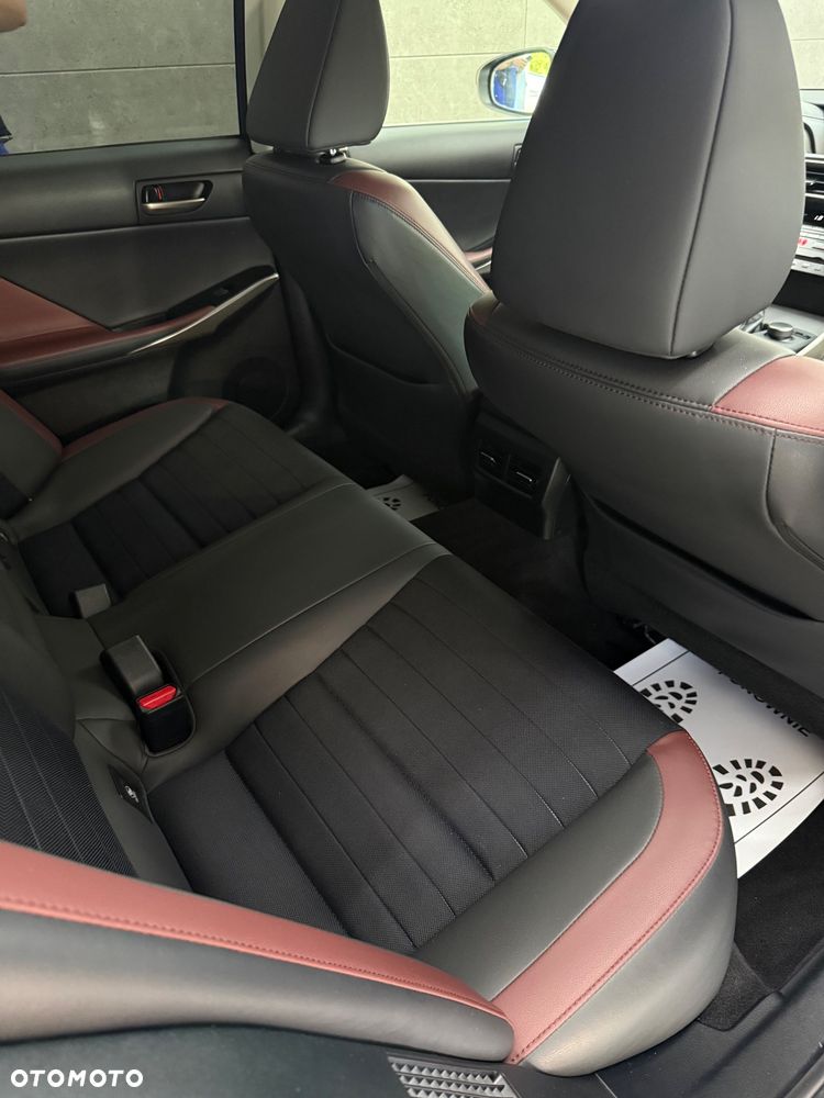 Lexus IS 300h Elegance EU6 - 11